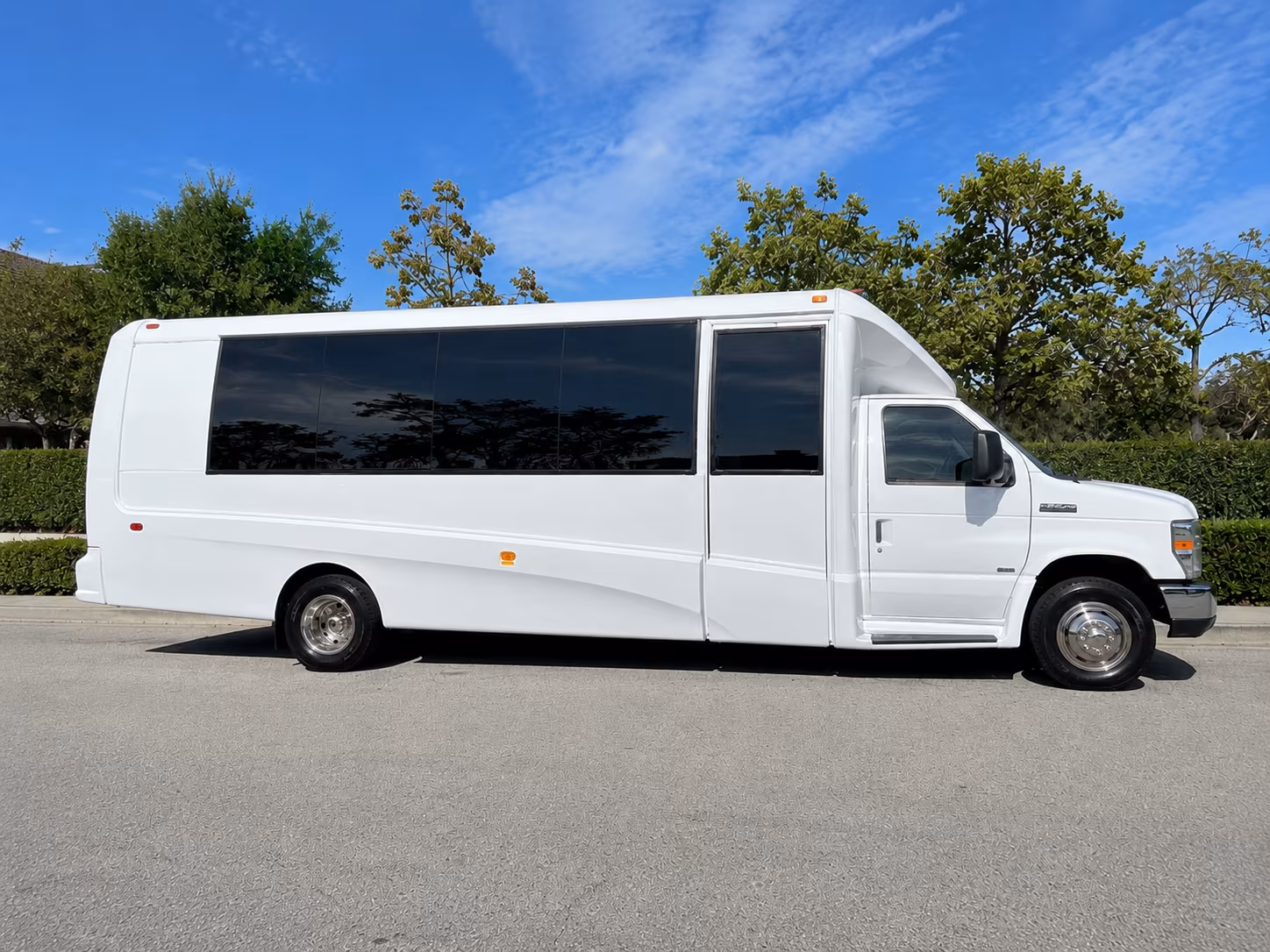 choosing the right bus size for your hamden wedding guest list