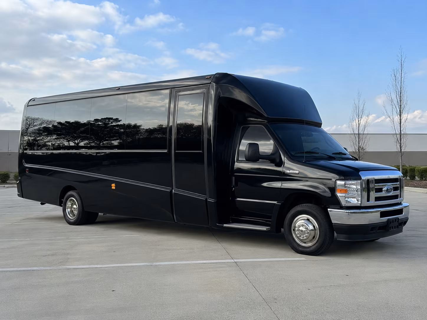 hamdencharterbuscompany com can help you get to aqua turf club and top connecticut prom venues