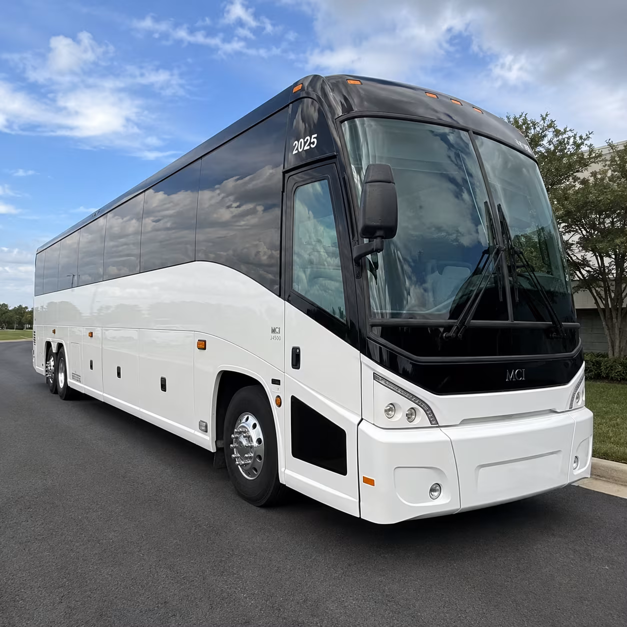 hamdencharterbuscompany com makes it easy to arrange defense contractor shuttle runs across connecticut