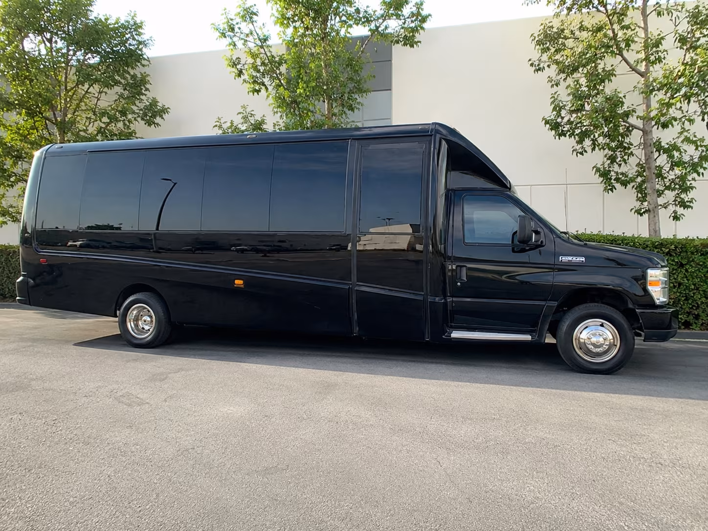 shuttle wedding guests between hotels and your hamden area venue